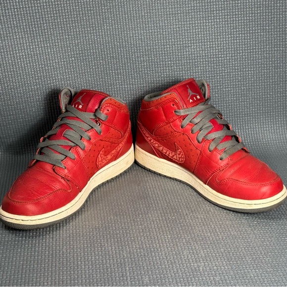 Nike Air Jordan 1 Phat ‘Varsity Red’ Sneakers Size 7Y Sz 8.5 Women - Picture 4 of 9